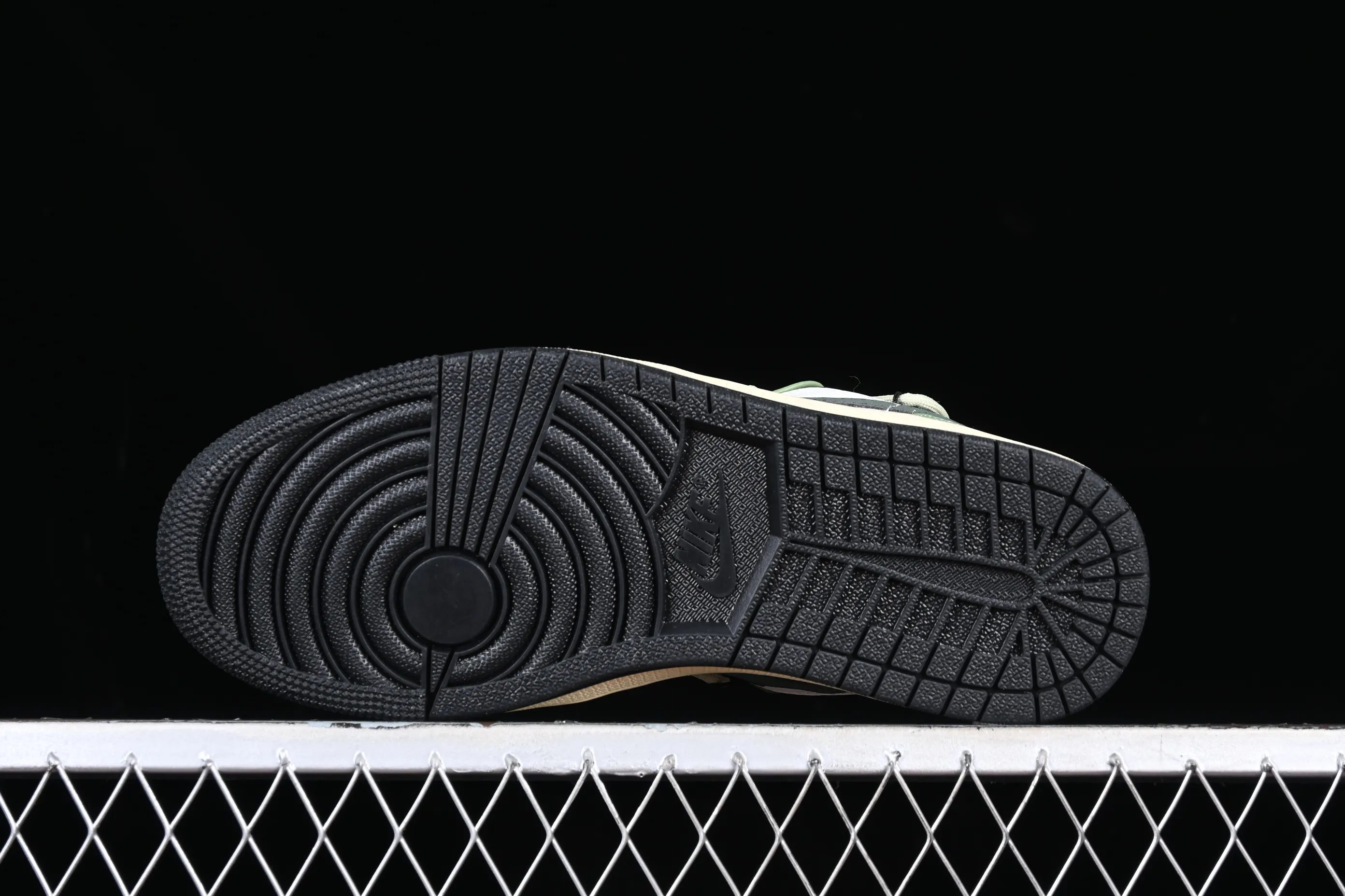 All categories Air Jordan Jordan series basketball shoes Air Jordan 1 Low Z version Air Jordan 1 Low AJ1 Joe 1 strap deconstruction low-top basketball shoes 553558-062